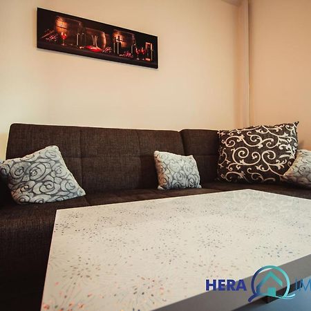 Апартаменти Alfa Apartament Living Si Dormitor Арад Екстер'єр фото